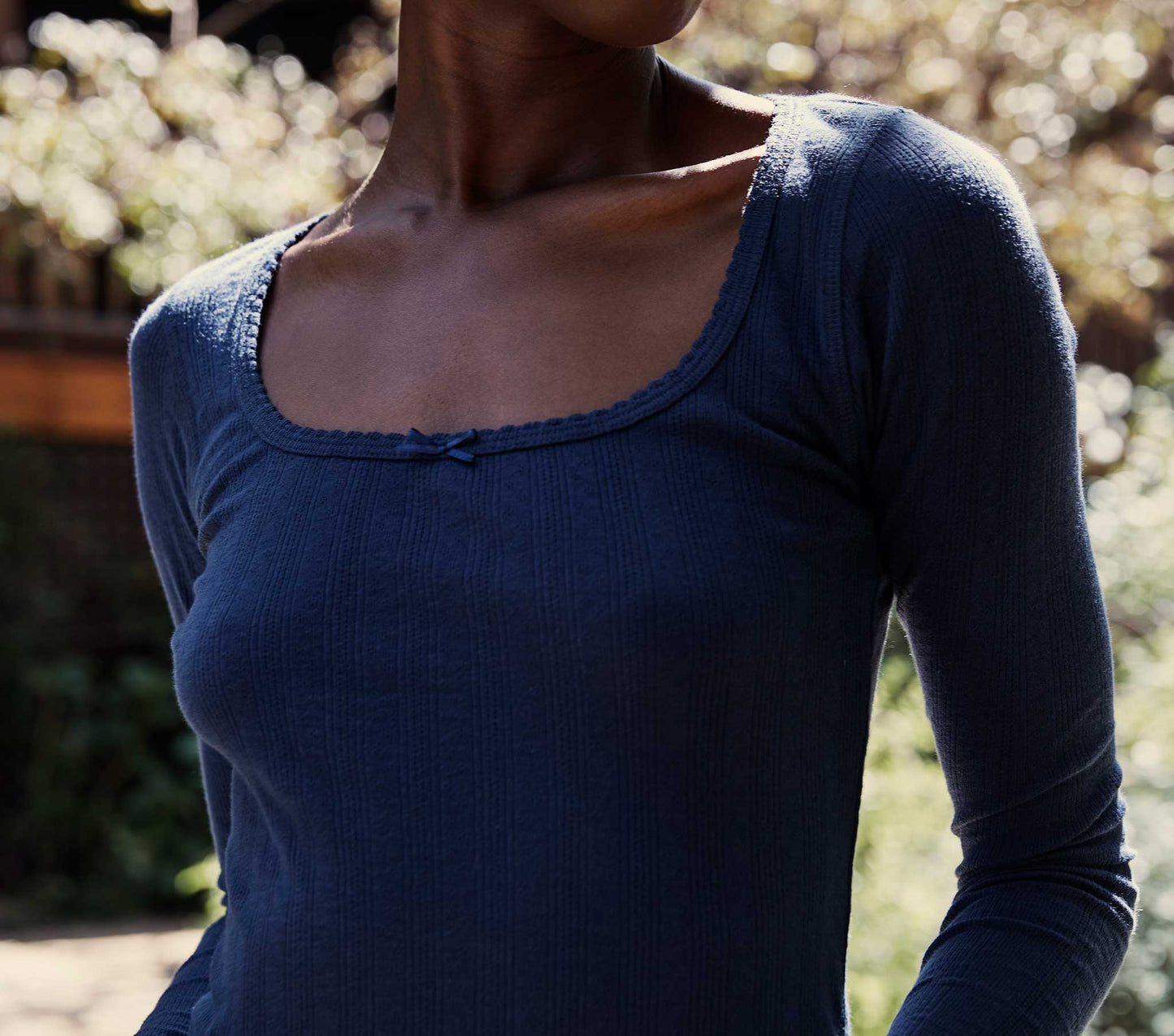 HMD -- ROMY TEE -- NAVY