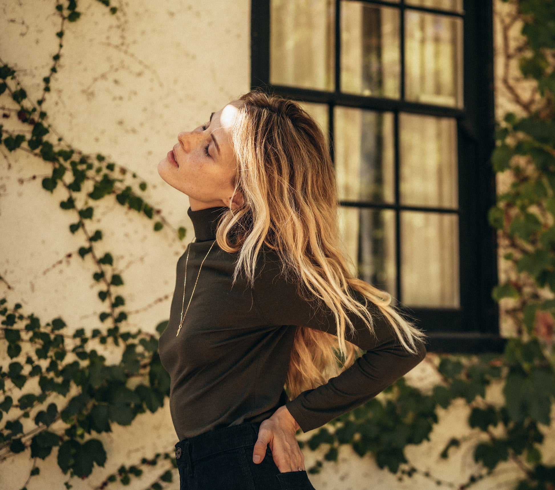 HMD -- SUNDER SWEATER -- DARK GREEN view 3
