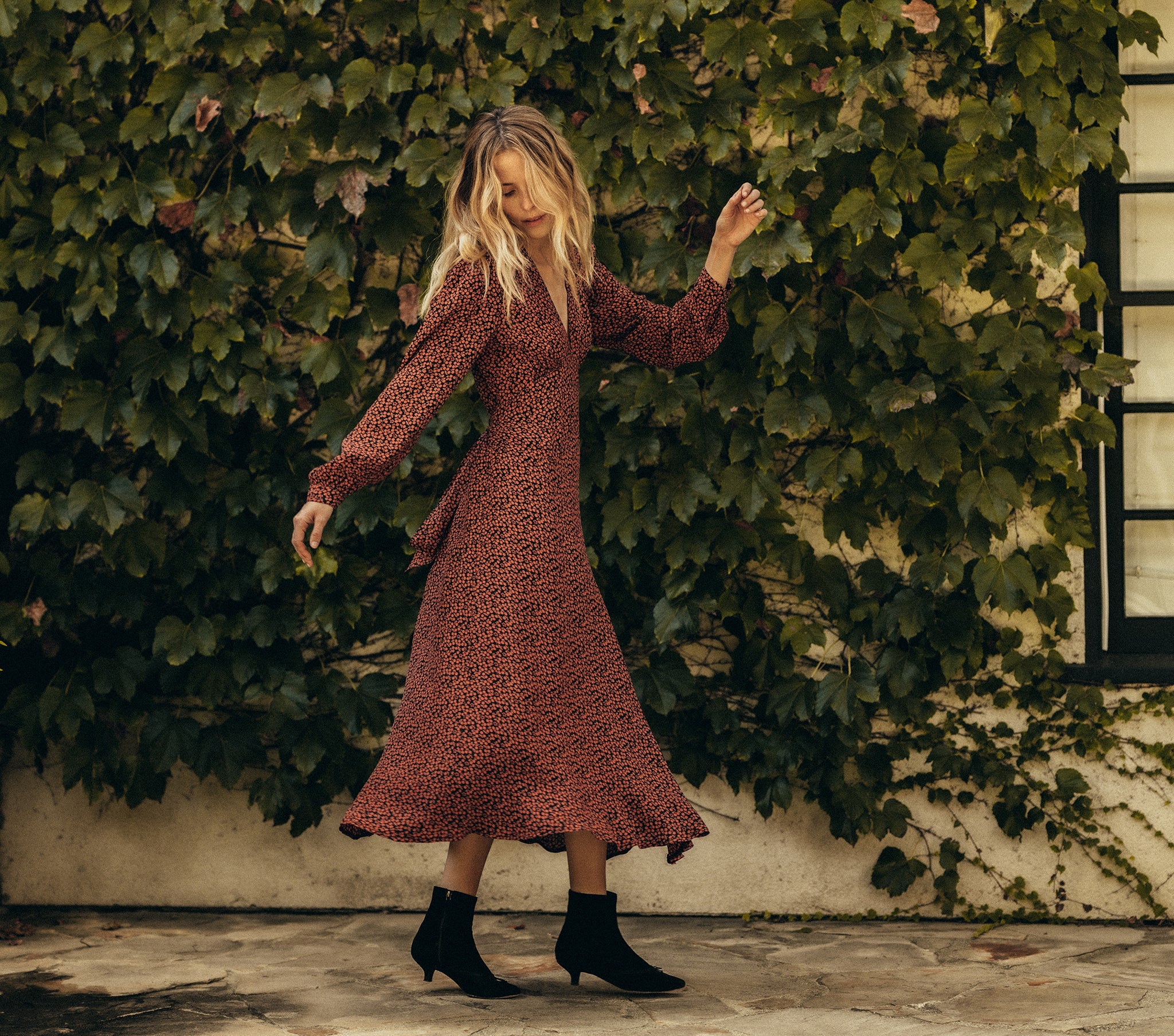 HMD -- CHARLESTON DRESS -- NAVY/RED CHERRY WILLOW