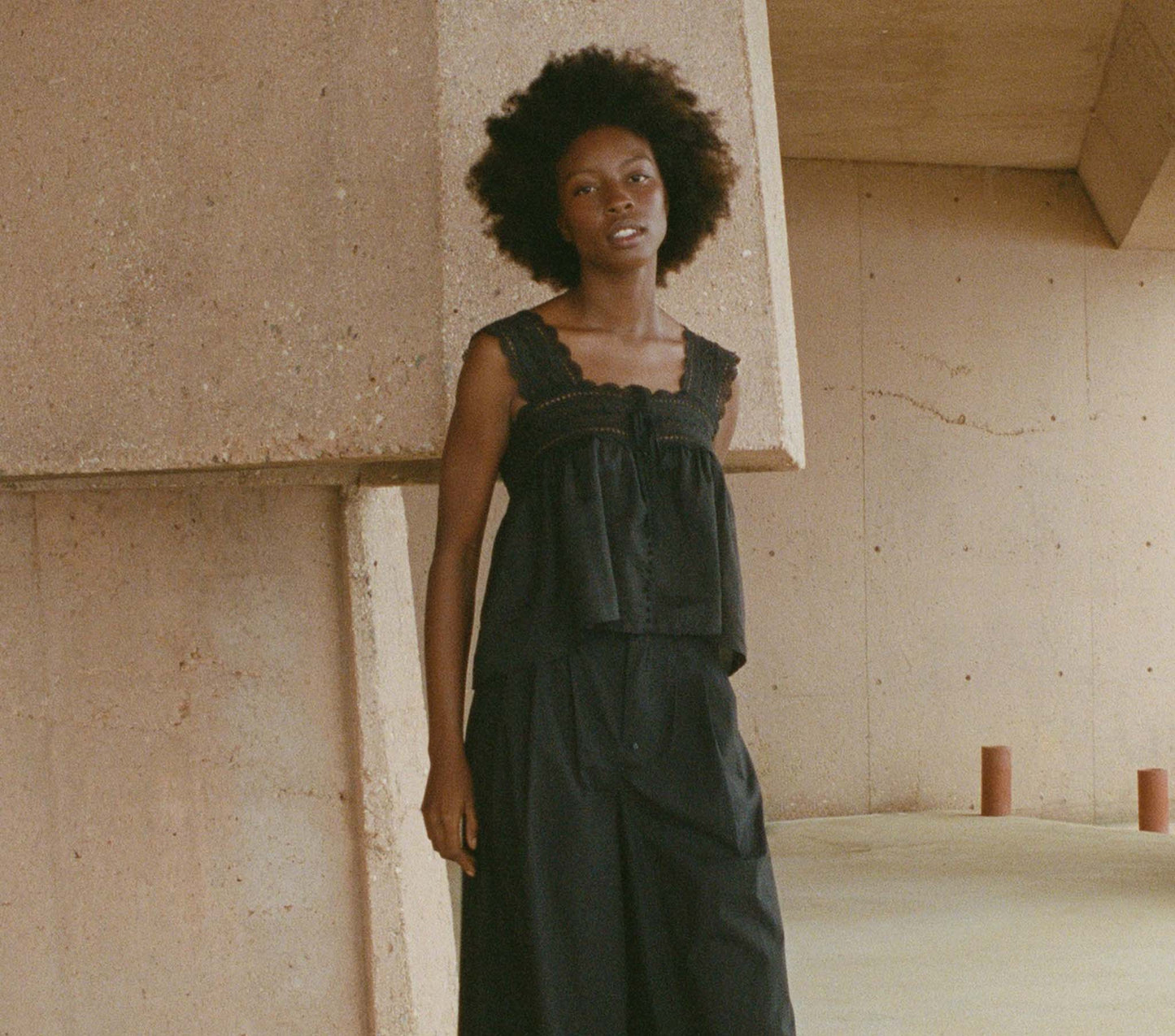 HMD -- VERA TANK -- BLACK