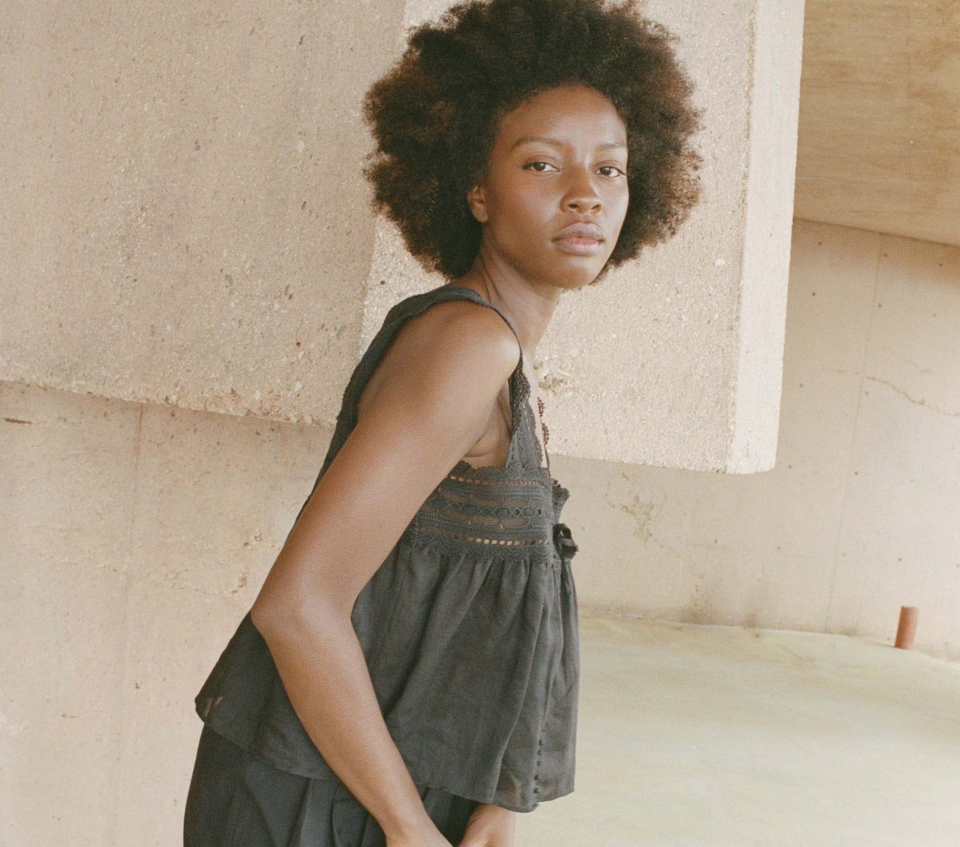 HMD -- VERA TANK -- BLACK view 5
