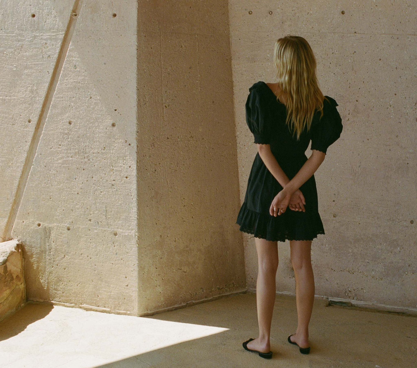 HMD -- WINNIE DRESS -- BLACK