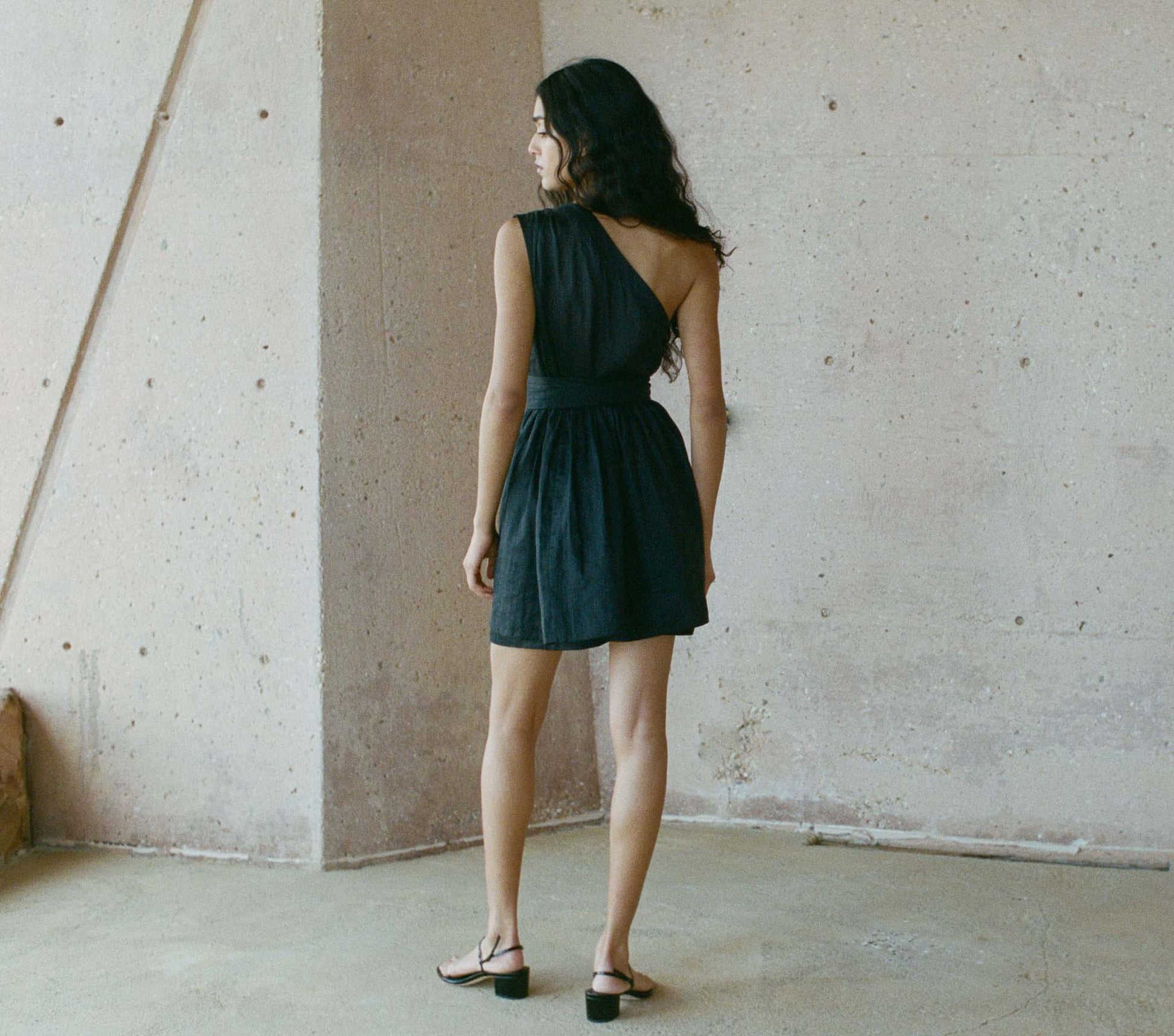 HMD -- YVONNE DRESS -- BLACK view 3
