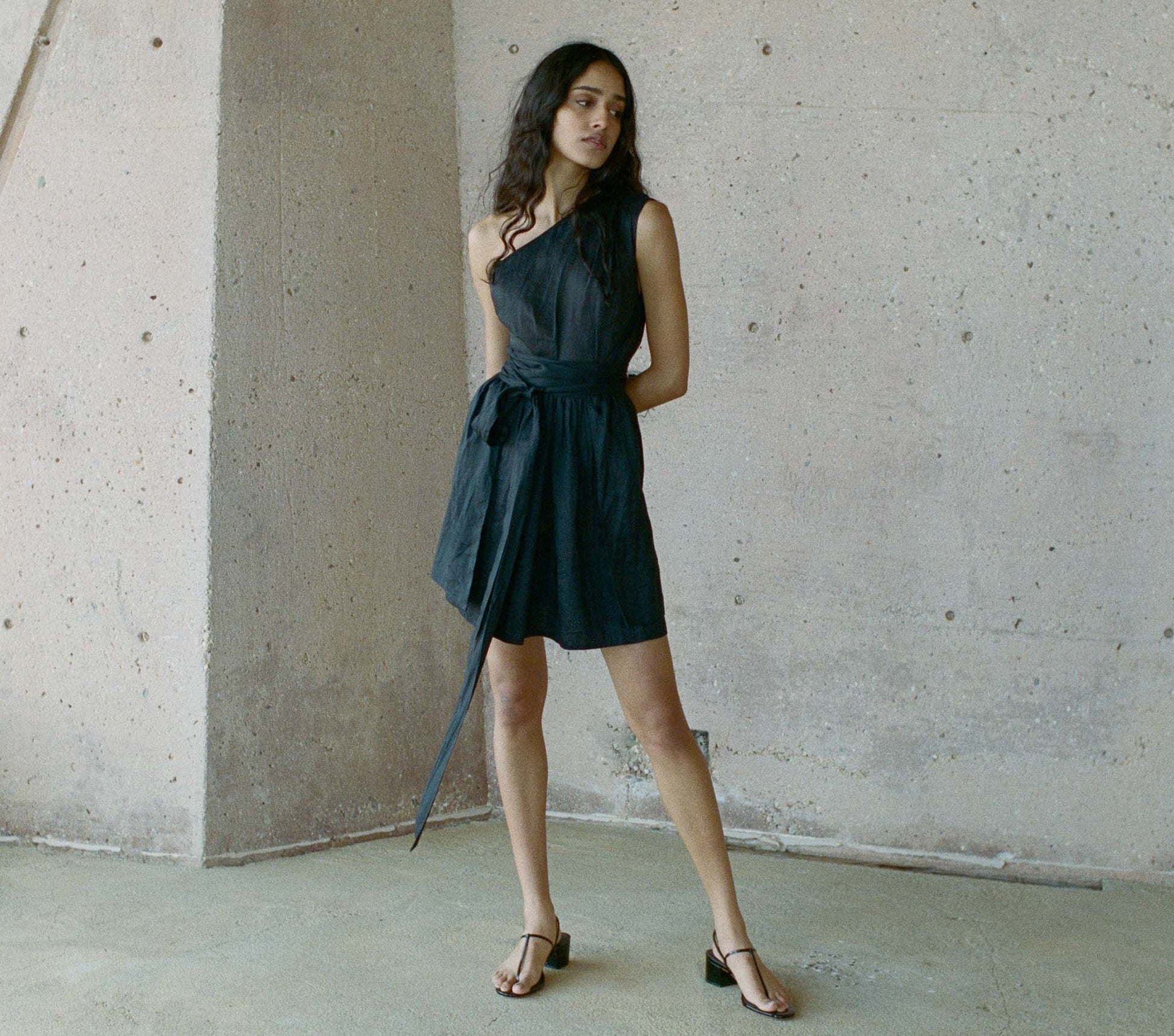 HMD -- YVONNE DRESS -- BLACK view 4
