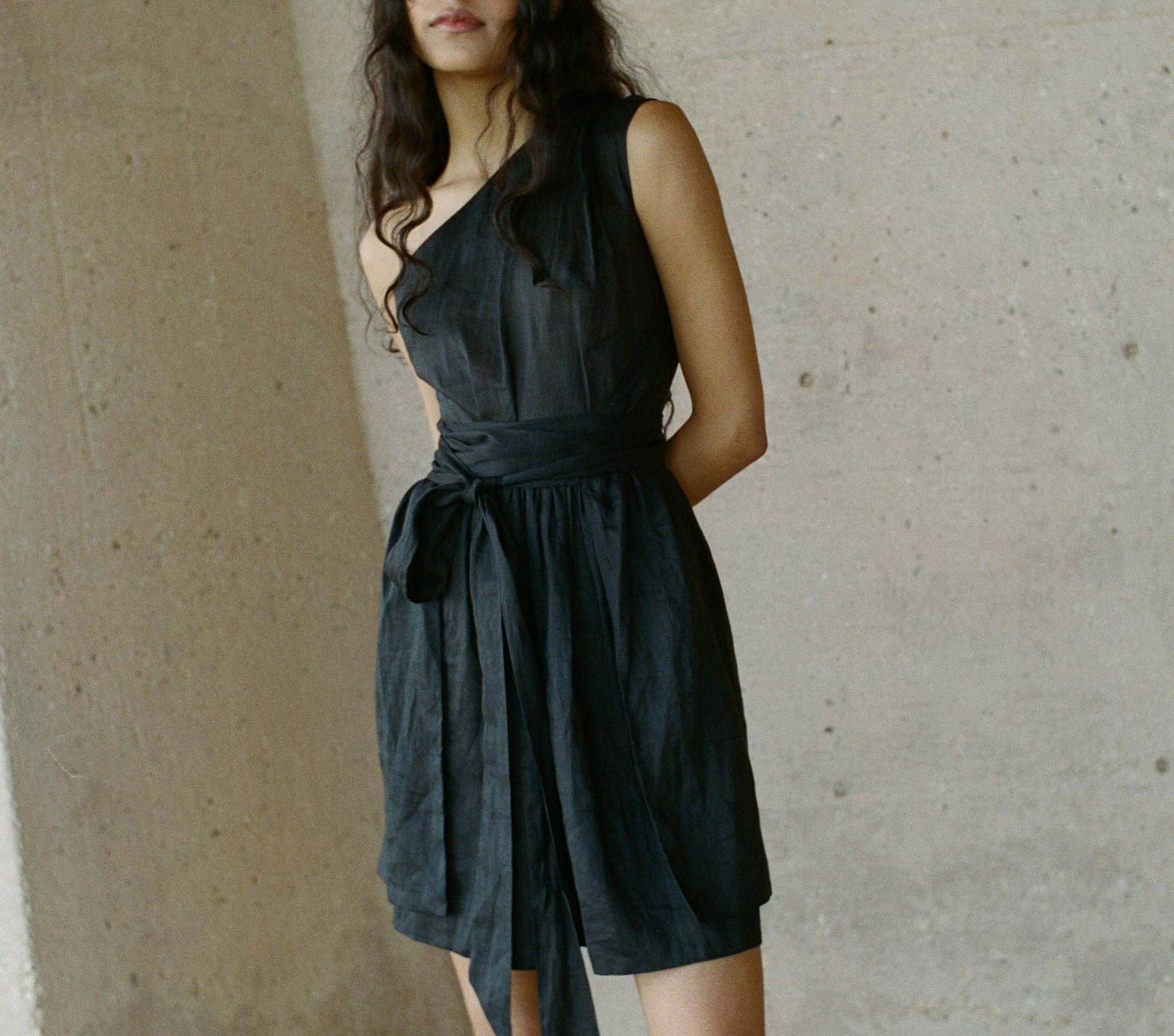HMD -- YVONNE DRESS -- BLACK view 5
