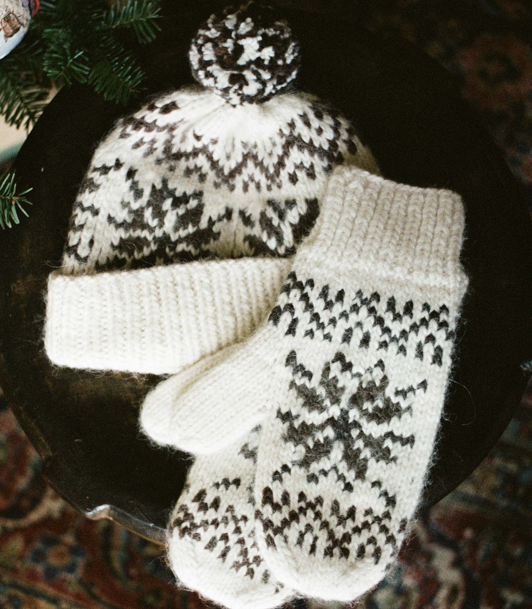 HMD -- LUMI MITTENS -- ALPS FAIR ISLE view 2