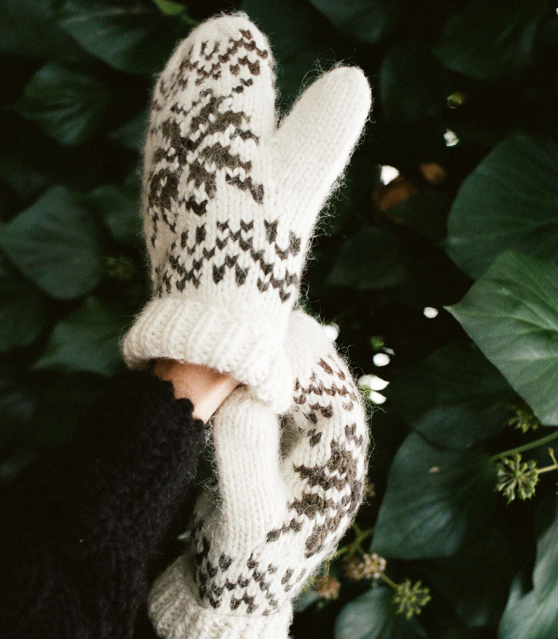 HMD -- LUMI MITTENS -- ALPS FAIR ISLE view 4