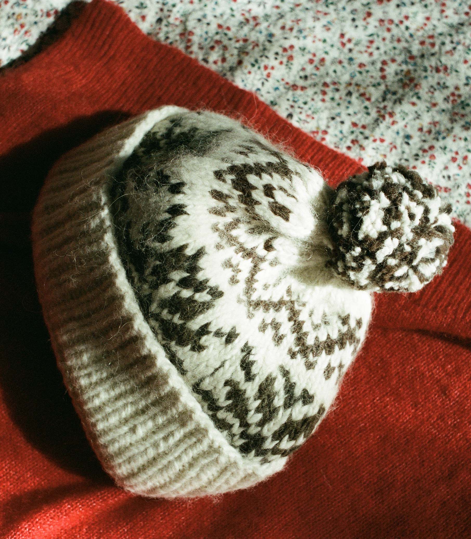 HMD -- SOMMET BEANIE -- ALPS FAIR ISLE view 4